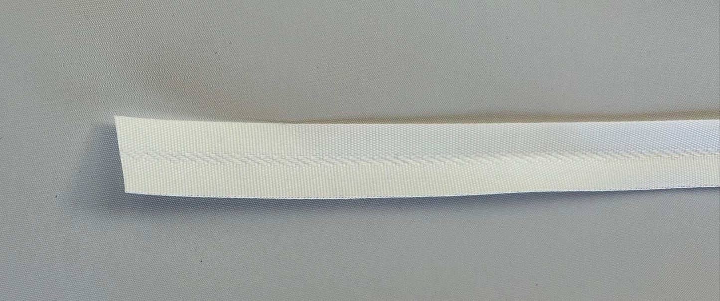 wit_bies_band_van_polyester